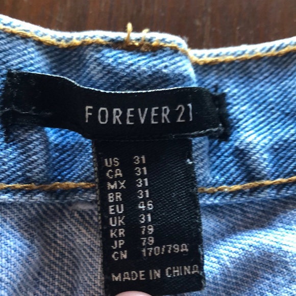 Cute ripped jean shorts ✨🥰 - Picture 7 of 8